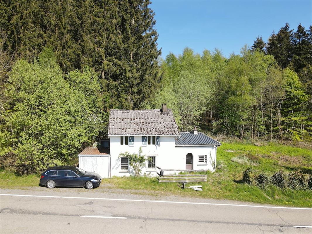 Maisonnette à rénover avec vue imprenable – 8 ares