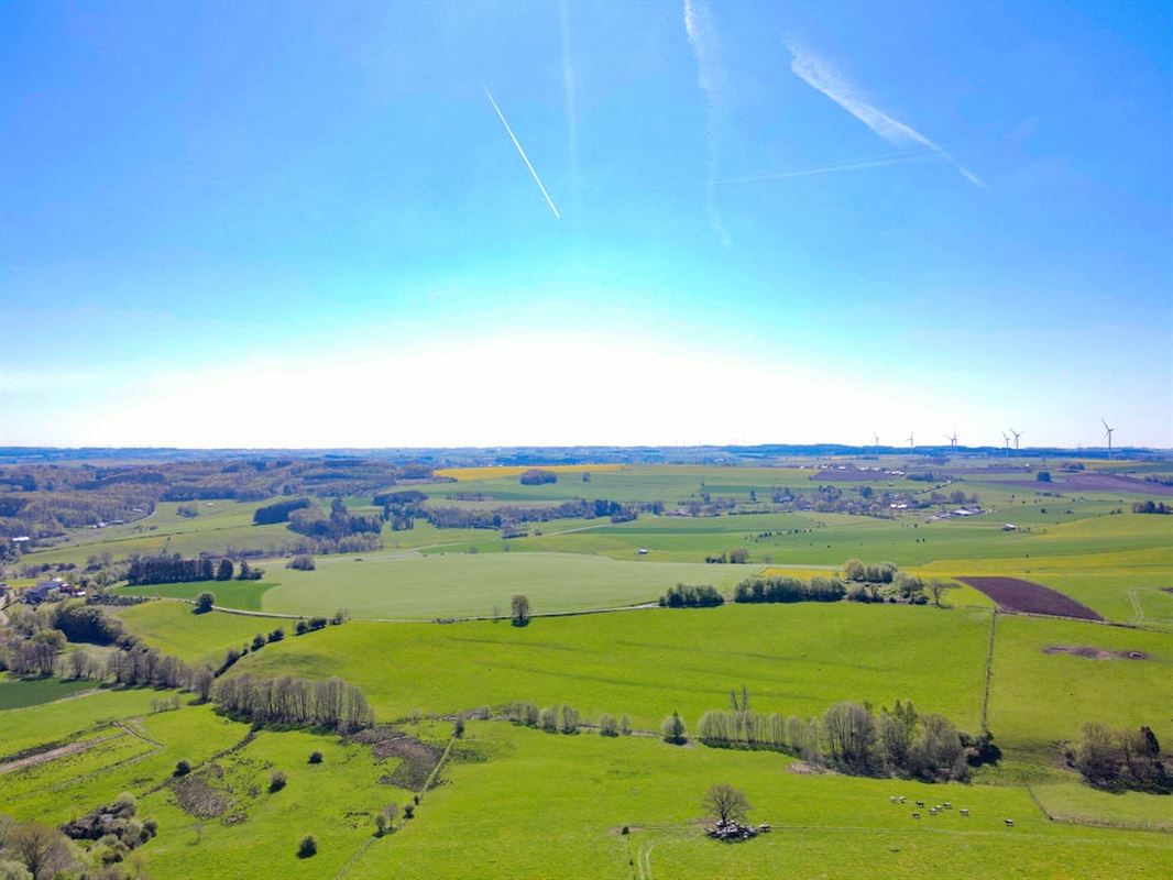 Maisonnette à rénover avec vue imprenable – 8 ares