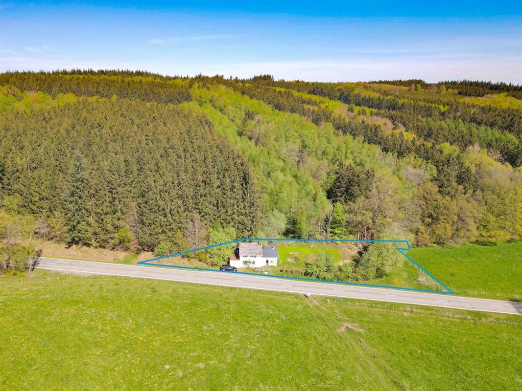 Maisonnette à rénover avec vue imprenable – 8 ares