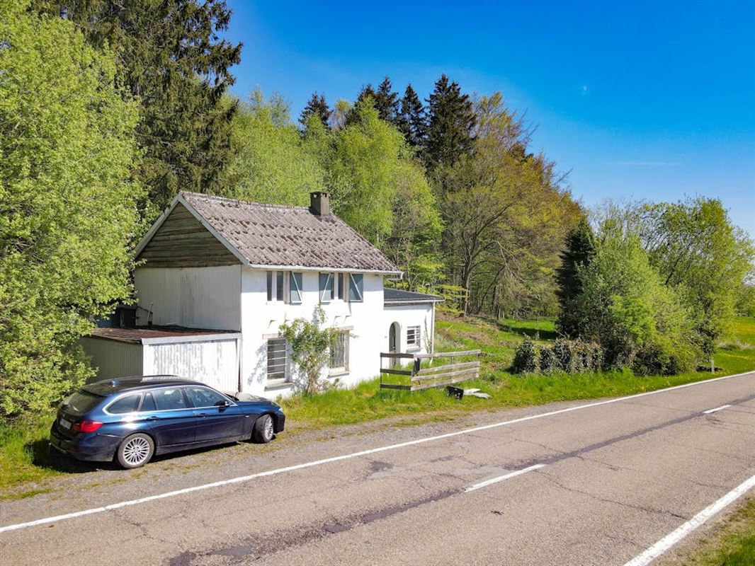 Maisonnette à rénover avec vue imprenable – 8 ares