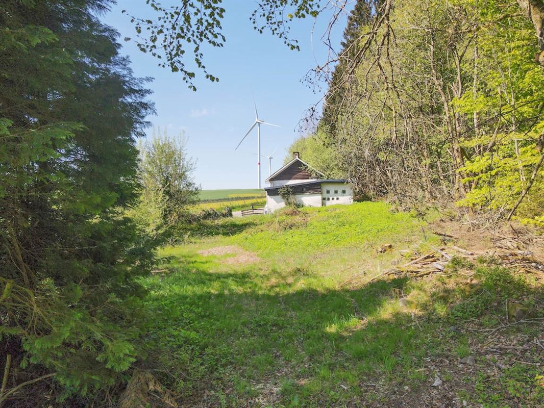 Maisonnette à rénover avec vue imprenable – 8 ares