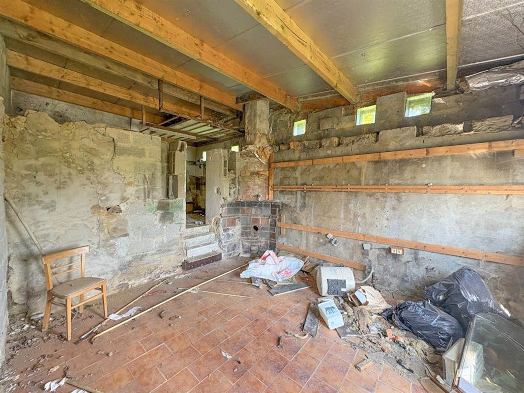 Maisonnette à rénover avec vue imprenable – 8 ares