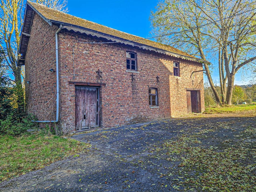 Immeuble commercial en bon état de 511m² sur 18a 25ca