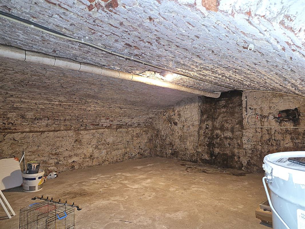 Immeuble commercial en bon état de 511m² sur 18a 25ca