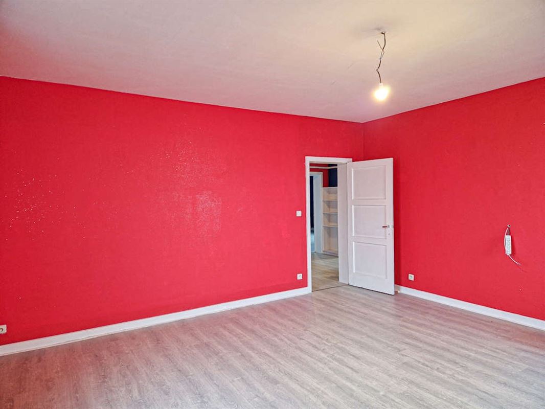 Immeuble commercial en bon état de 511m² sur 18a 25ca