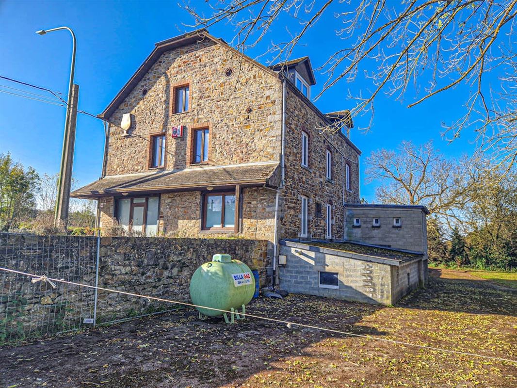 Immeuble commercial en bon état de 511m² sur 18a 25ca