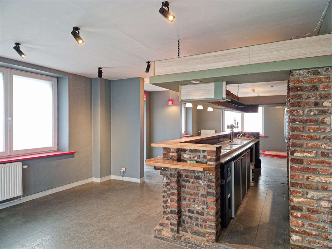 Immeuble commercial en bon état de 511m² sur 18a 25ca