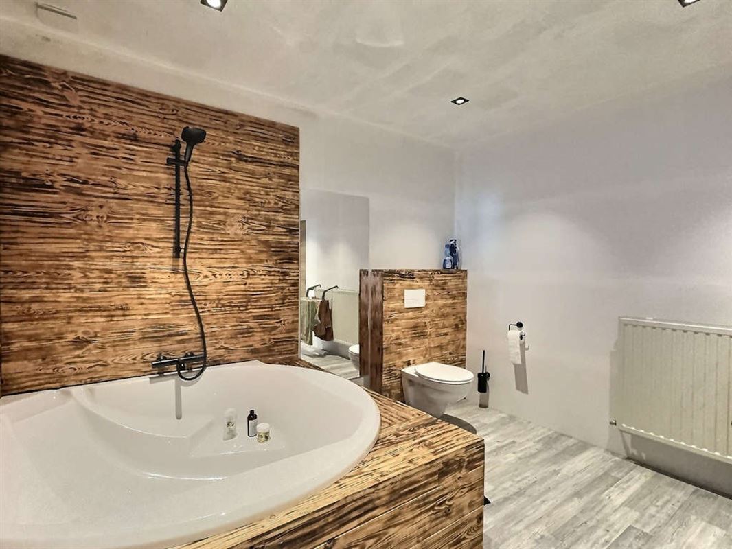 A 1 minute du centre, charmante maison 4 ch à parachever