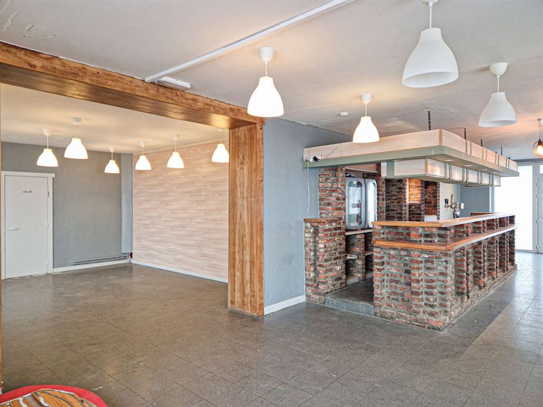 Immeuble commercial en bon état de 511m² sur 18a 25ca