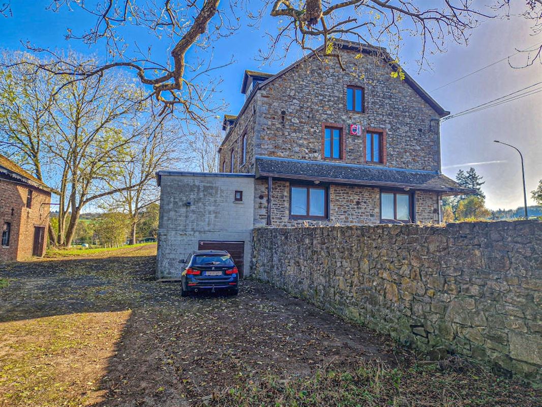 Immeuble commercial en bon état de 511m² sur 18a 25ca