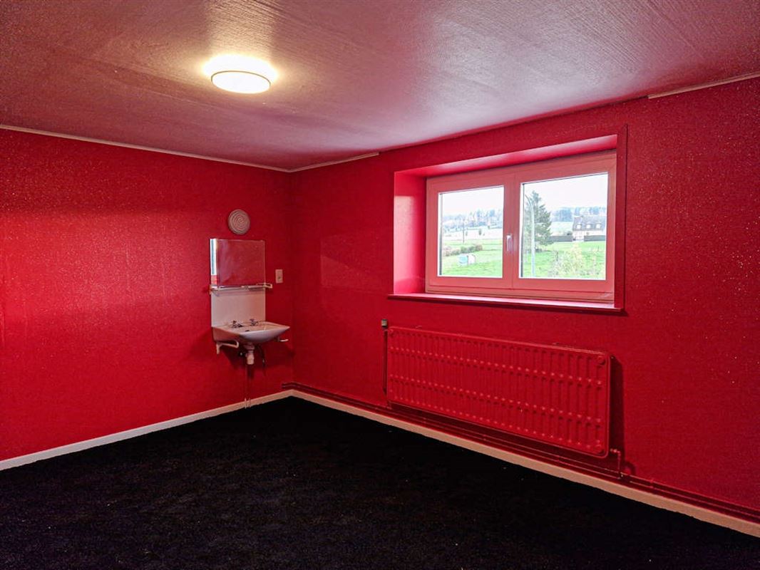 Immeuble commercial en bon état de 511m² sur 18a 25ca