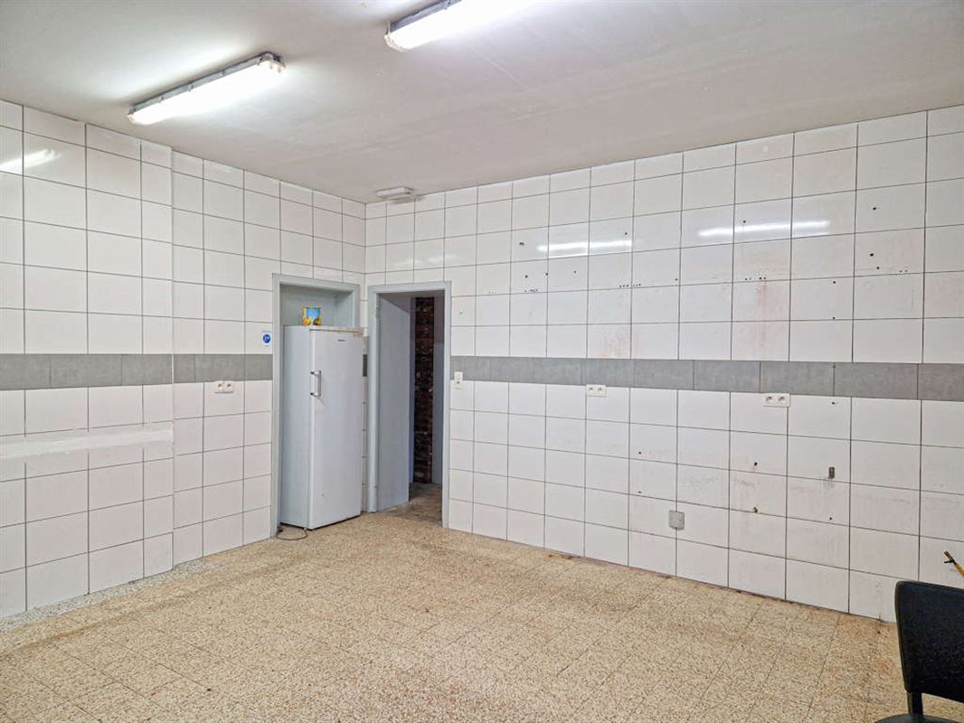 Immeuble commercial en bon état de 511m² sur 18a 25ca