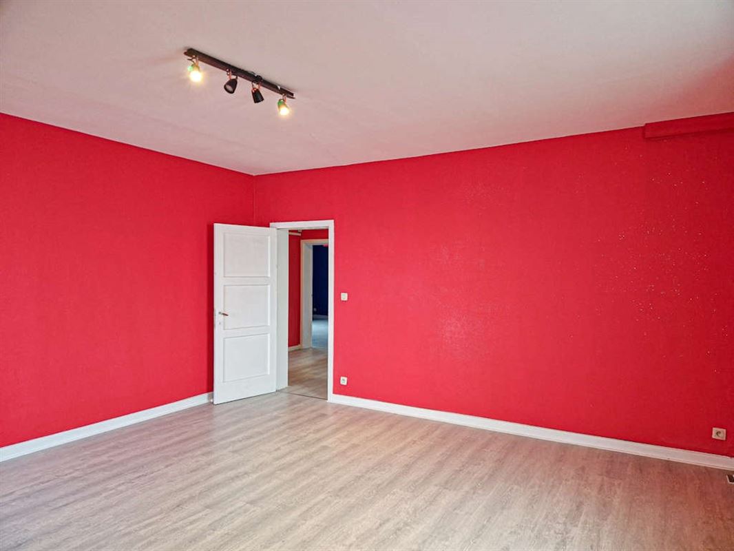 Immeuble commercial en bon état de 511m² sur 18a 25ca