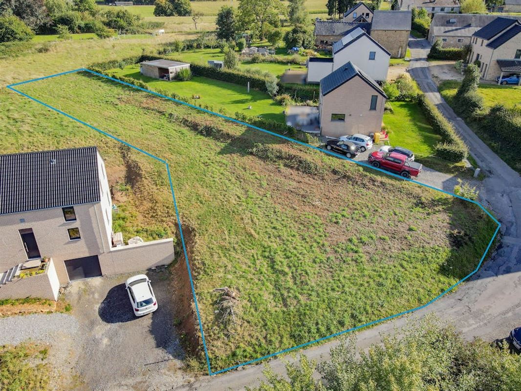 À 5 minutes de l’E411 superbe terrain à bâtir au grand calme - 10a