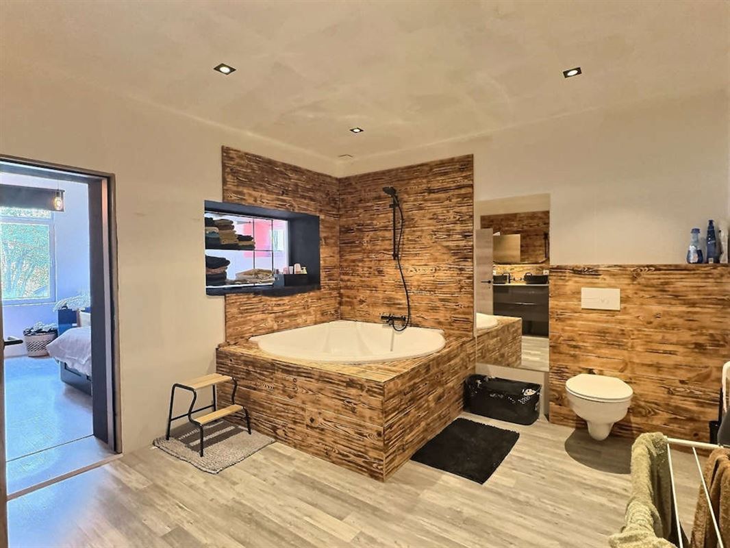 A 1 minute du centre, charmante maison 4 ch à parachever