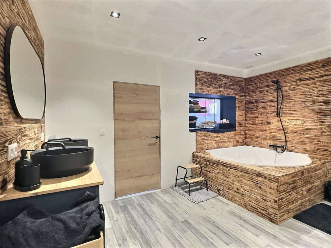 A 1 minute du centre, charmante maison 4 ch à parachever