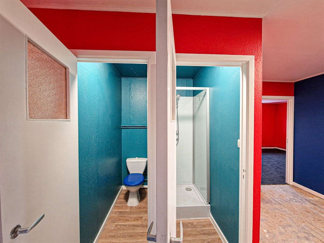 Immeuble commercial en bon état de 511m² sur 18a 25ca