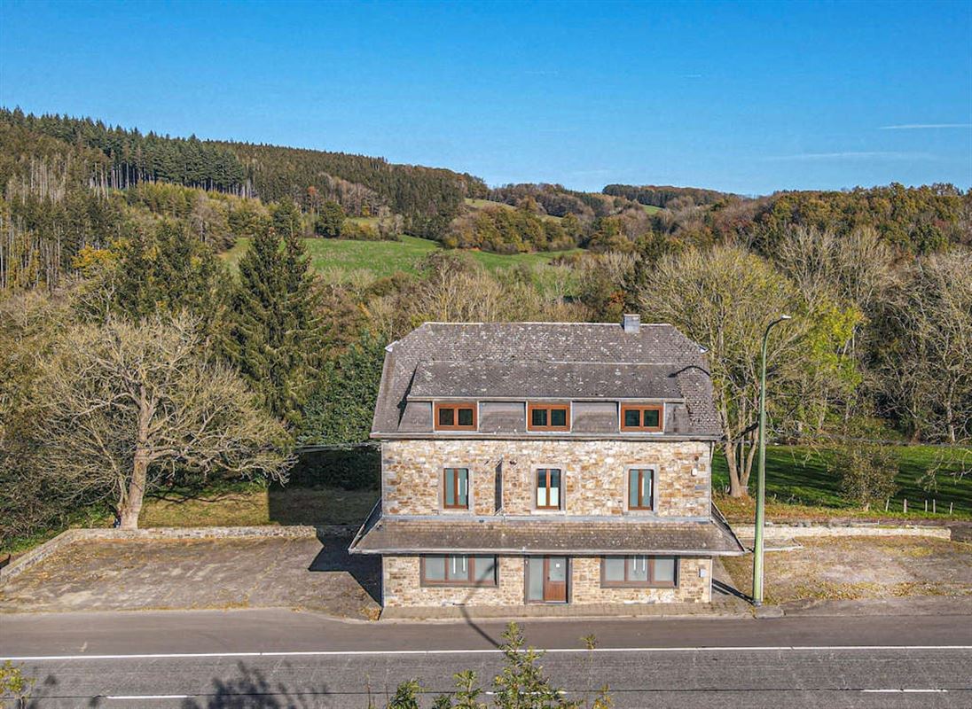 Immeuble commercial en bon état de 511m² sur 18a 25ca