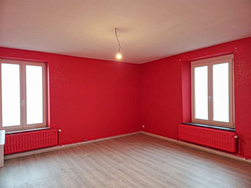 Immeuble commercial en bon état de 511m² sur 18a 25ca