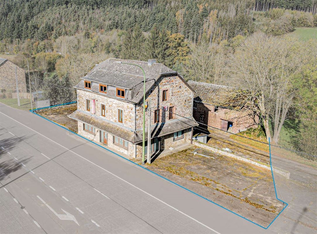 Immeuble commercial en bon état de 511m² sur 18a 25ca