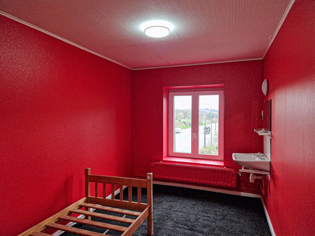 Immeuble commercial en bon état de 511m² sur 18a 25ca