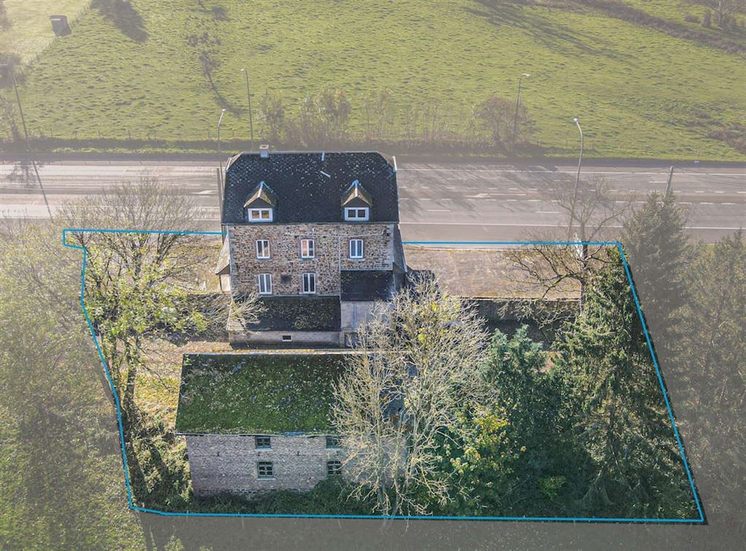 Immeuble commercial en bon état de 511m² sur 18a 25ca