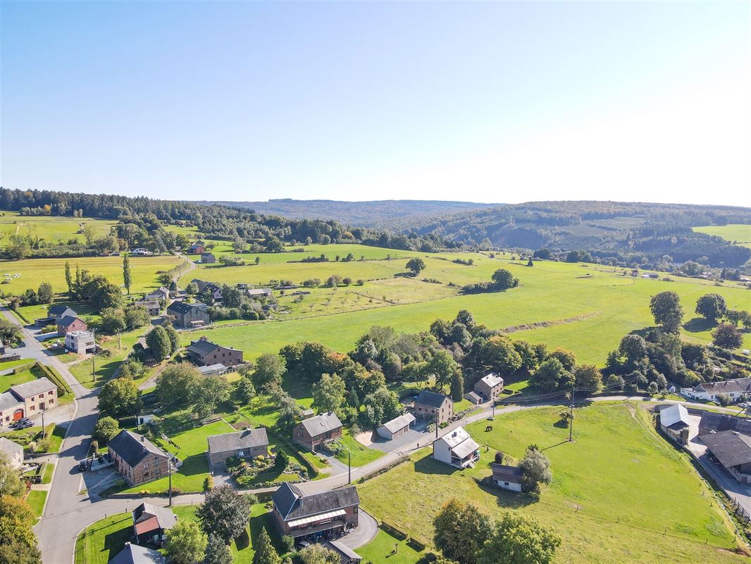 À 9 minutes de Marche, belle parcelle à bâtir de 8ares 33ca