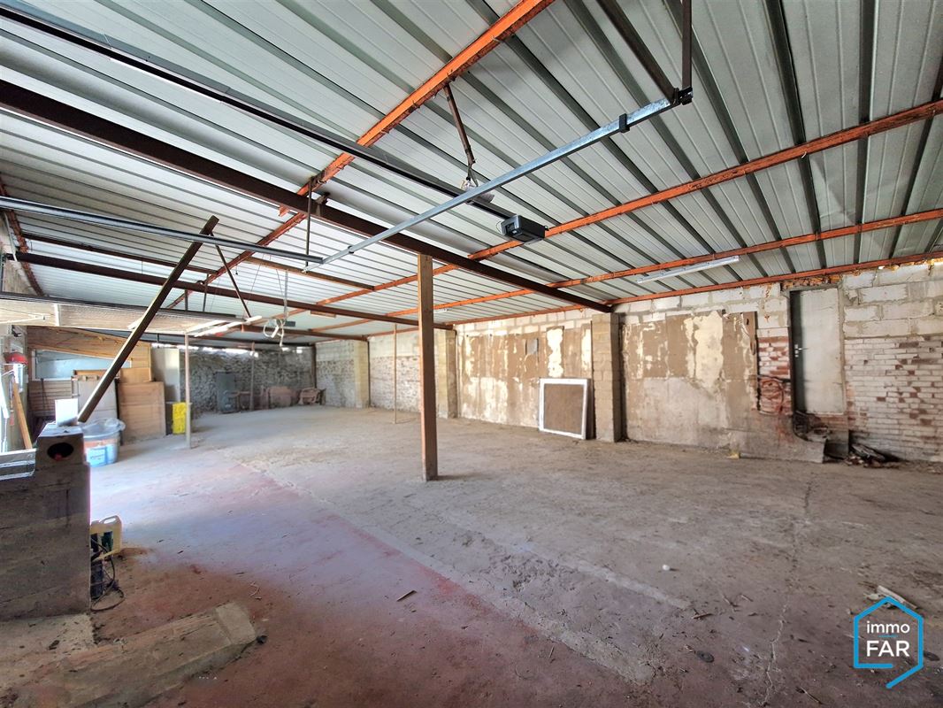 Terrain avec bâtiment polyvalent de 253 m² avec potentiel d’habitation