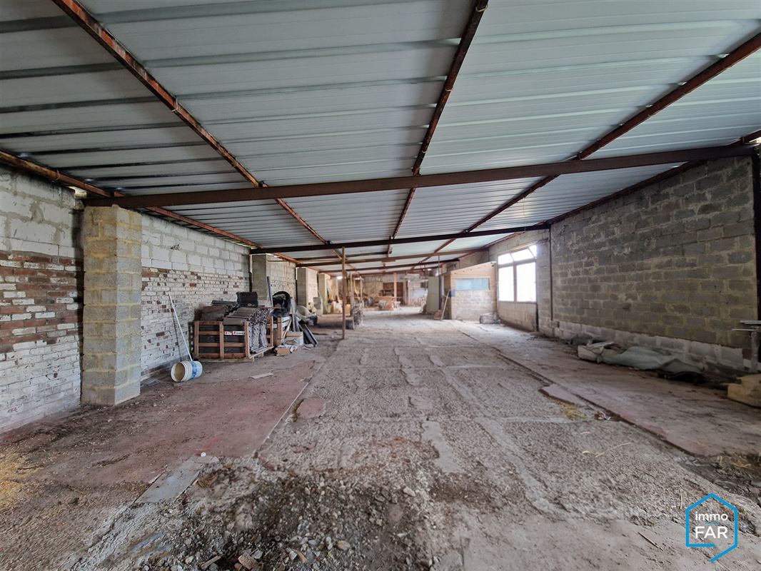 Terrain avec bâtiment polyvalent de 253 m² avec potentiel d’habitation