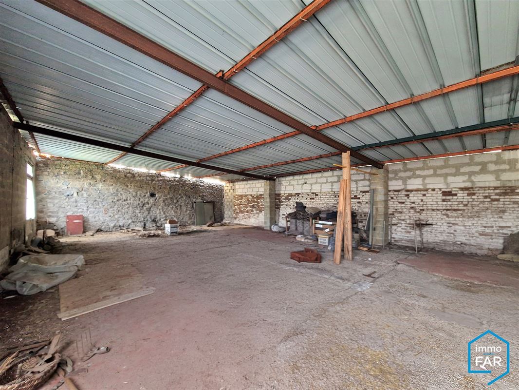 Terrain avec bâtiment polyvalent de 253 m² avec potentiel d’habitation