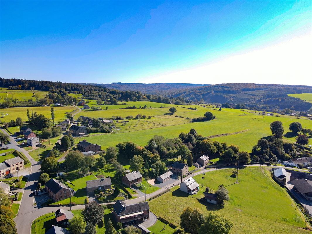 À 9 minutes de Marche, belle parcelle à bâtir de 8ares 33ca