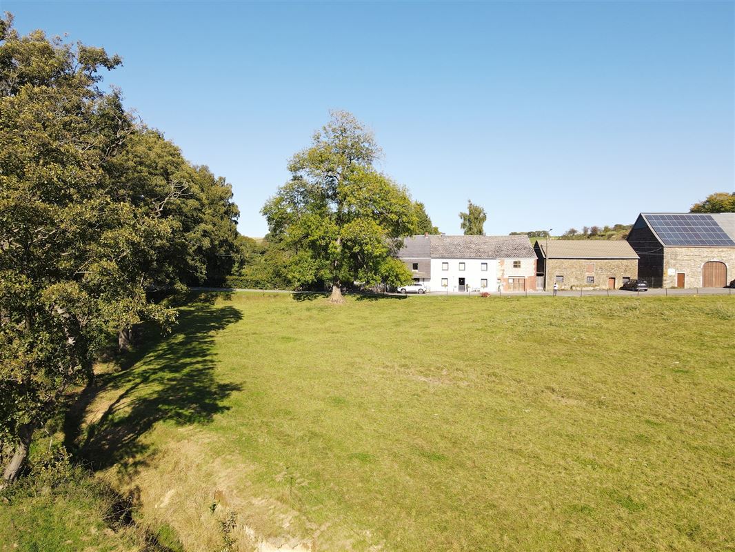 À 9 minutes de Marche, belle parcelle à bâtir de 8ares 33ca