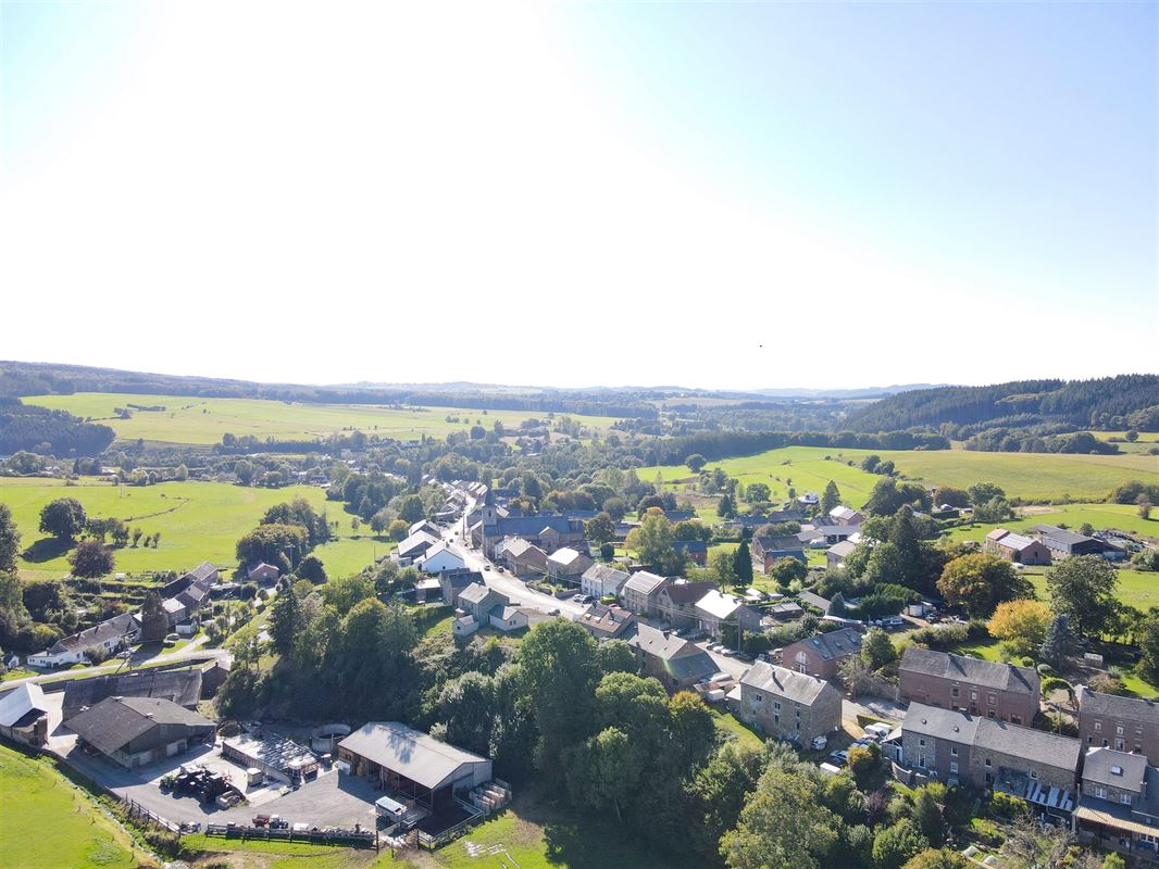 À 9 minutes de Marche, belle parcelle à bâtir de 8ares 33ca