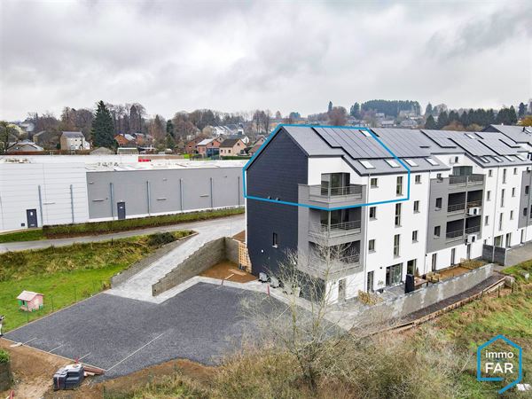 Superbe duplex neuf de standing 3 chambres entièrement équipé avec bureau et terrasse.