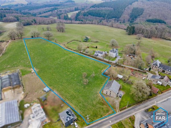 Ensemble d’1hectare 66ares dont 74 ares à bâtir pour 2 villas 4 façades.