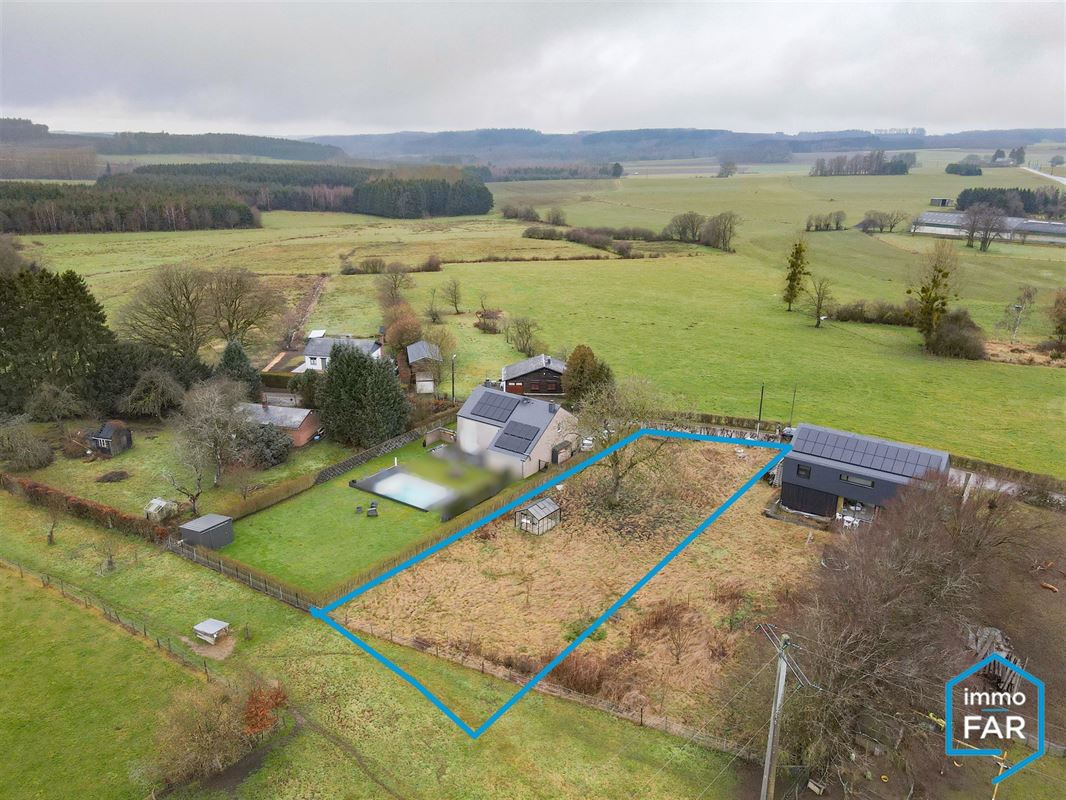 Au grand calme parcelle de 12ares 82ca orientée plein Sud.