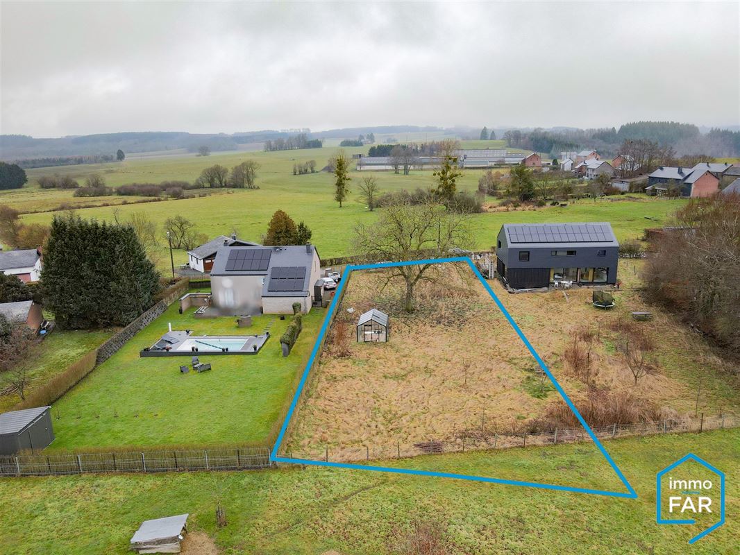 Au grand calme parcelle de 12ares 82ca orientée plein Sud.