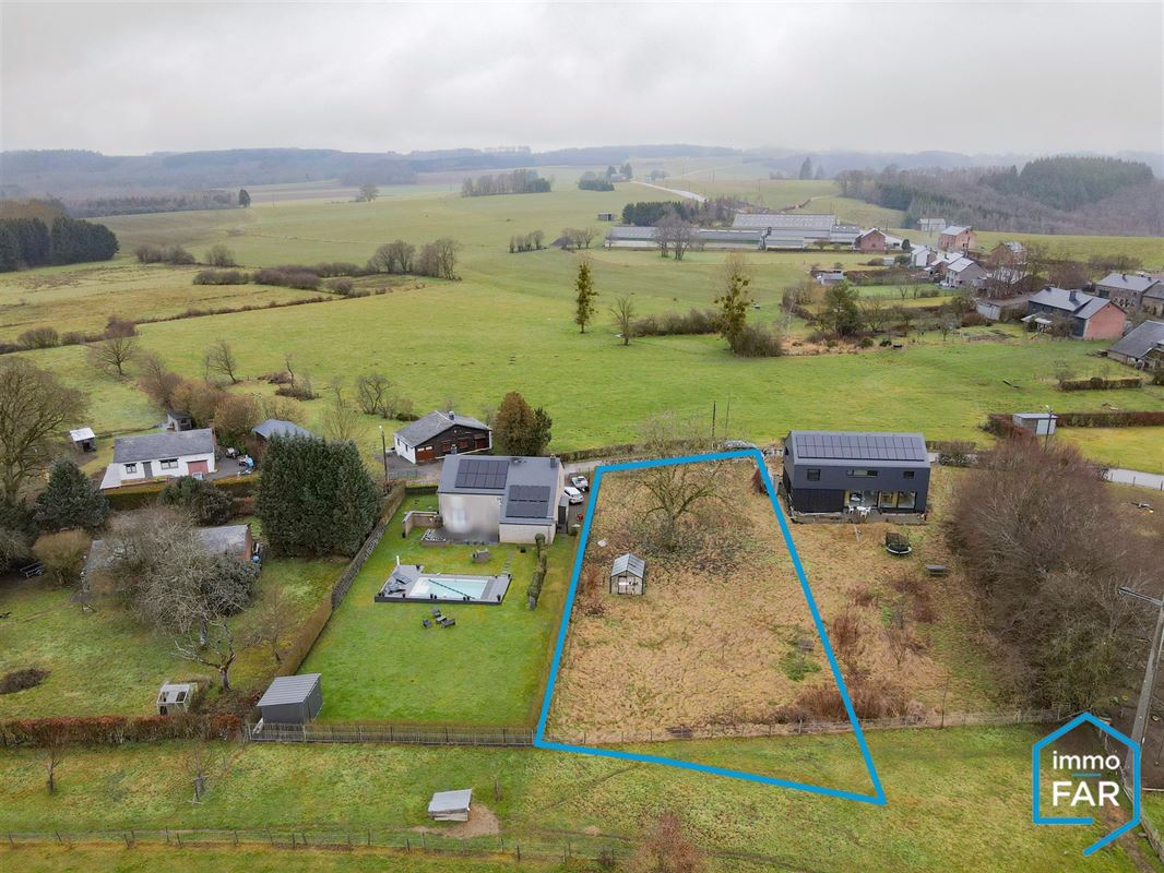 Au grand calme parcelle de 12ares 82ca orientée plein Sud.