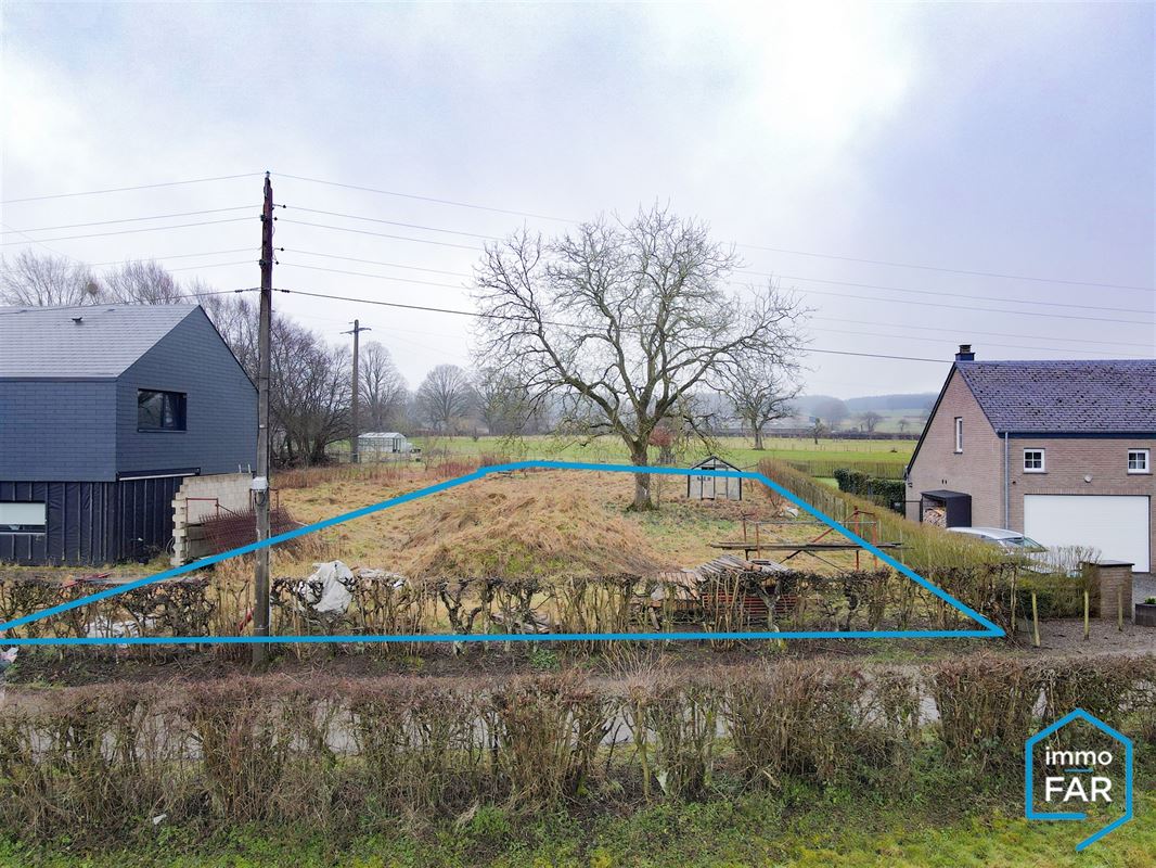 Au grand calme parcelle de 12ares 82ca idéalement orientée.