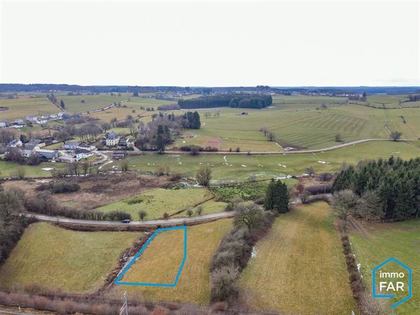 Au grand calme superbe terrain à bâtir de 13a 53ca.