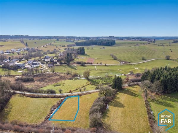 Au grand calme superbe terrain à bâtir de 13a 53ca.