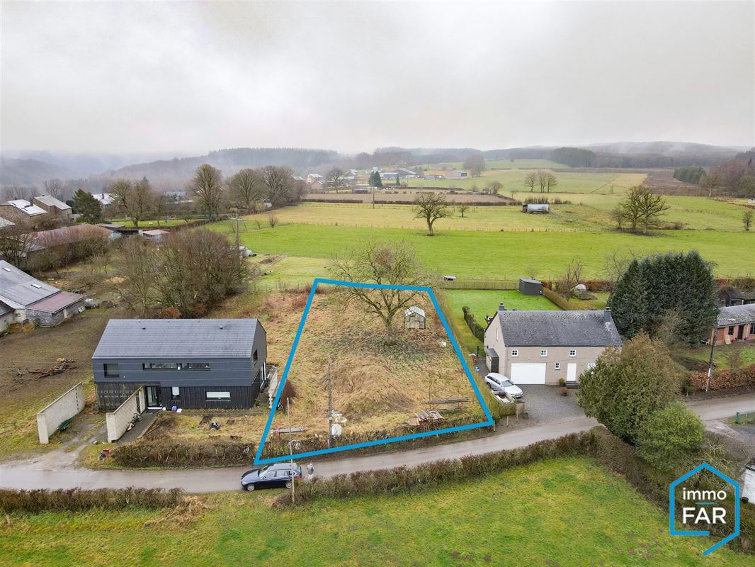 Au grand calme parcelle de 12ares 82ca idéalement orientée.