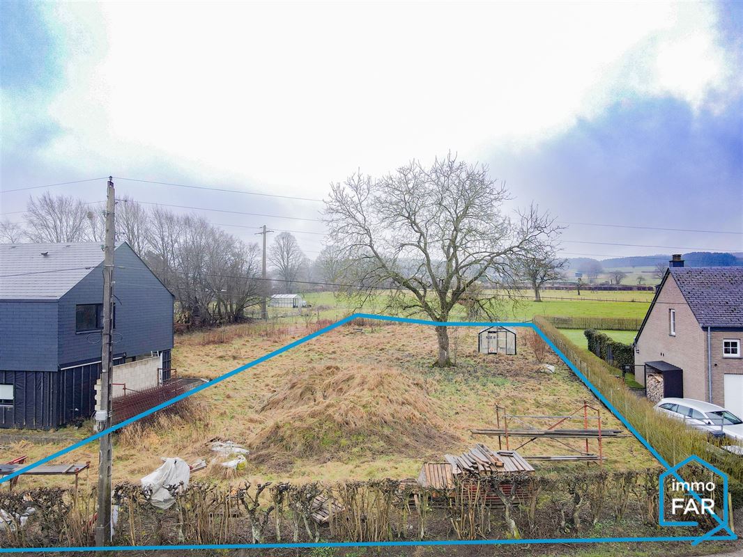 Au grand calme parcelle de 12ares 82ca idéalement orientée.