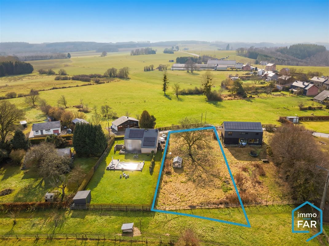 Au grand calme parcelle de 12ares 82ca idéalement orientée.