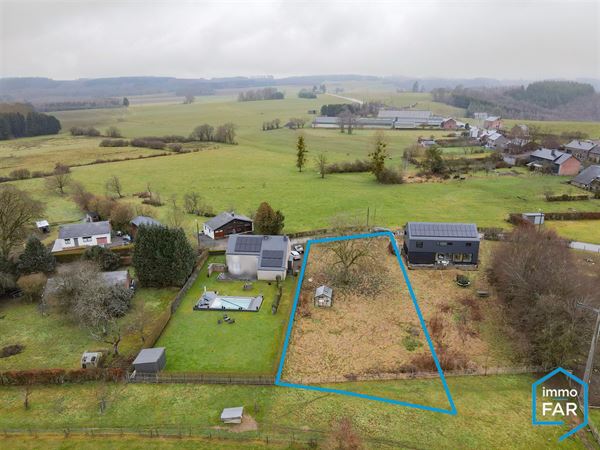 Au grand calme parcelle de 12ares 82ca idéalement orientée.