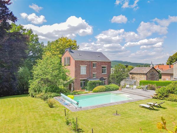 Splendide maison bourgeoise 4 ch avec piscine sur + de 14 a