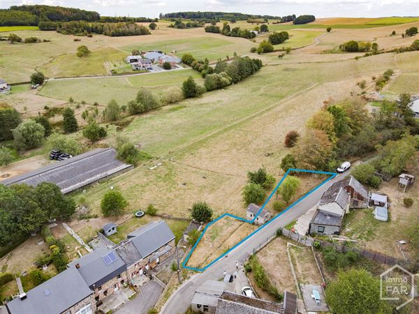 À 9 minutes de Marche, parcelle à bâtir au grand calme