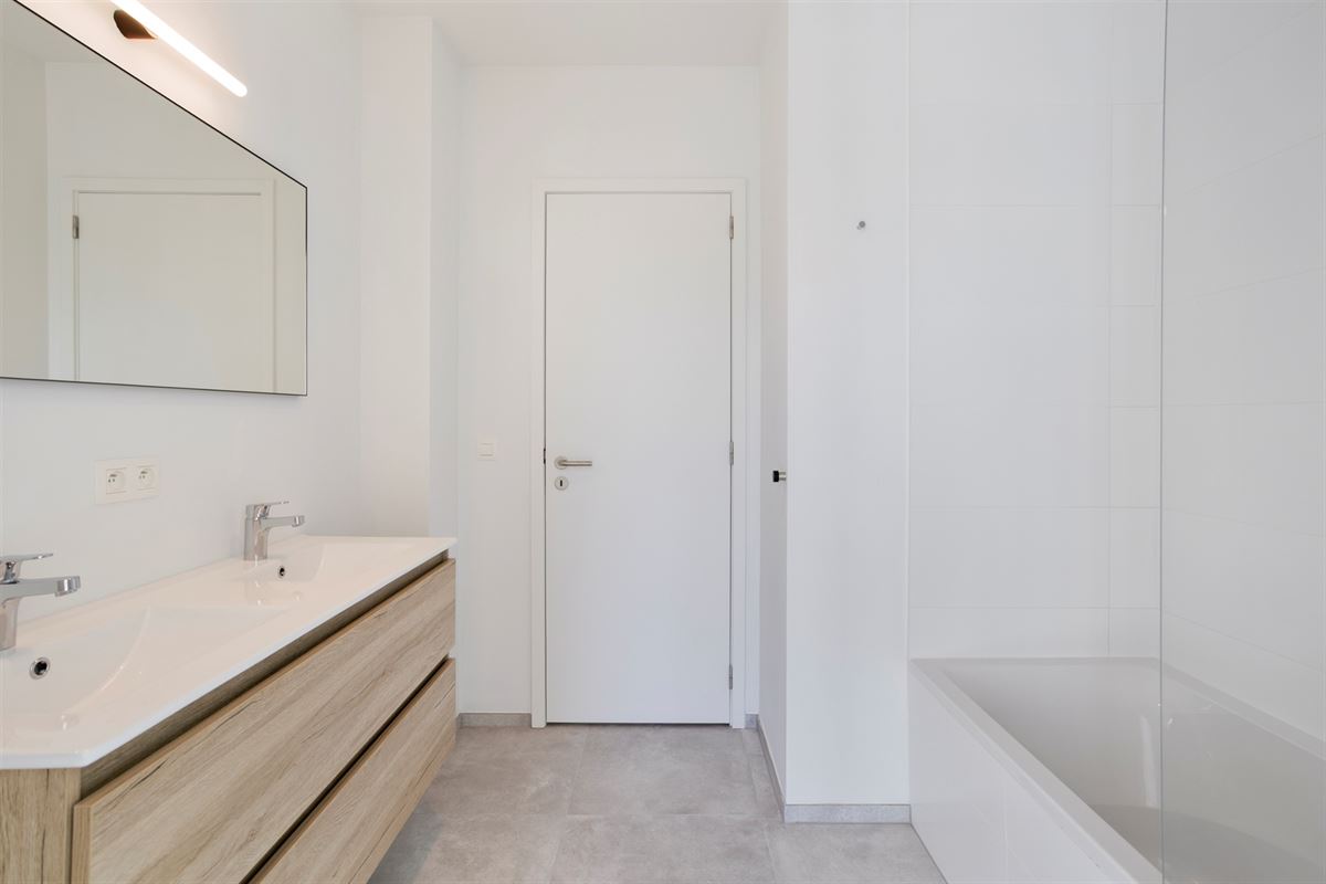 CENTRAAL GELEGEN PENTHOUSE MET 2 SLKS + TERRAS