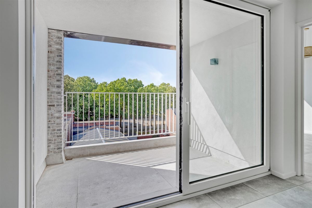 CENTRAAL GELEGEN PENTHOUSE MET 2 SLKS + TERRAS 