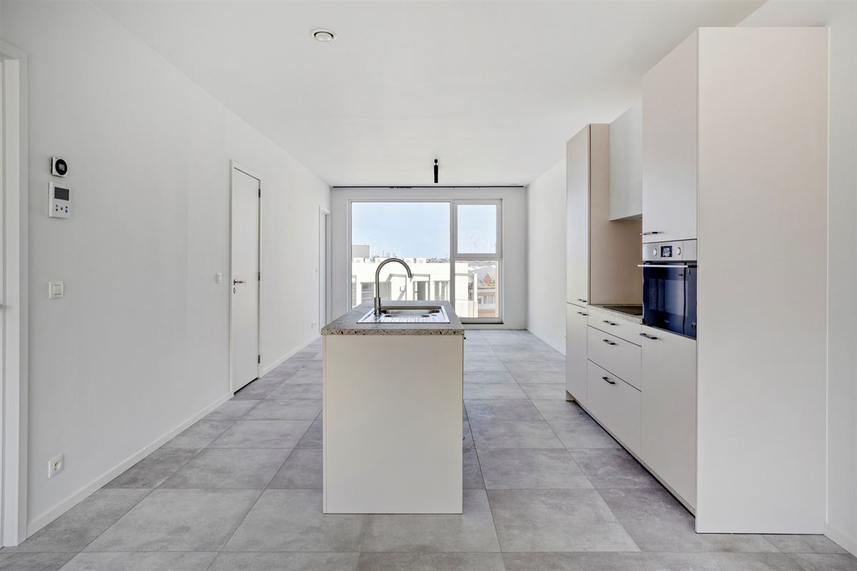 CENTRAAL GELEGEN PENTHOUSE MET 2 SLKS + TERRAS 